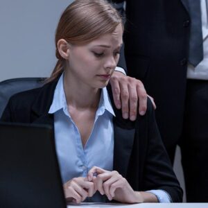 >Cum recunoaștem un prădător sexual atunci când este o persoană influentă. Constantin Cornea, psiholog: „Va încerca să te aibă într-o formă sau alta